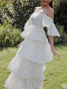 Petal and Pup Chapel Maxi Dress NWT

Off-Shoulder White Floral Tiered Maxi Dress